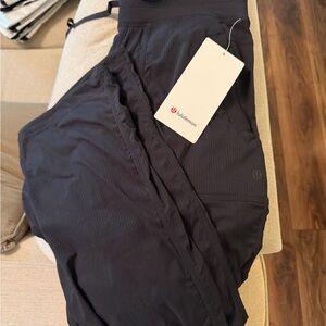 Lululemon Black mid rise Pants